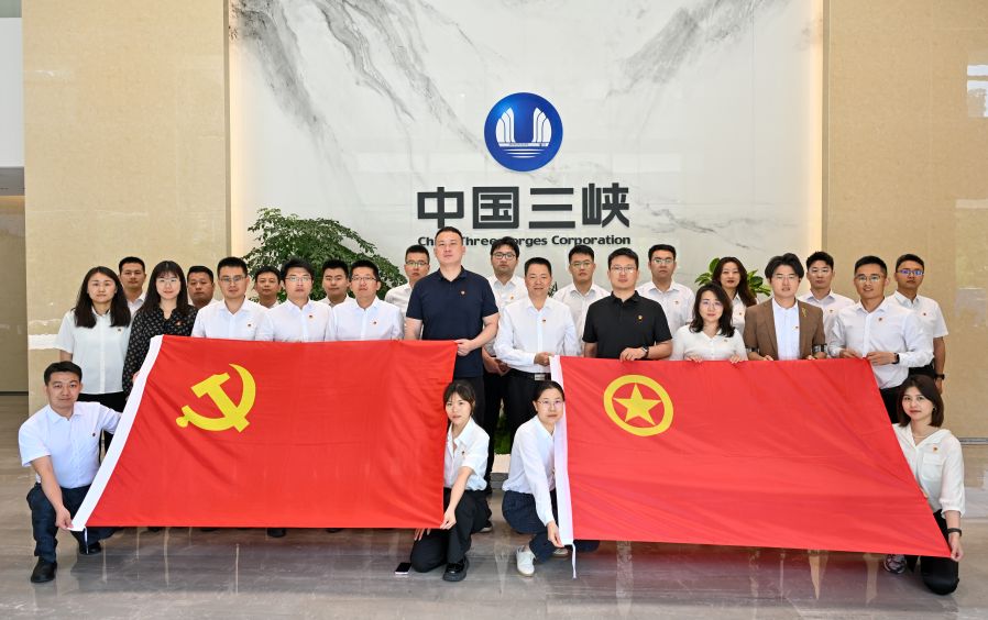1.合照（党群、团旗）